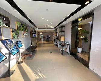 Home Inn Style Golden Beijing West Station Wanfeng Road - Pekin - Lobby