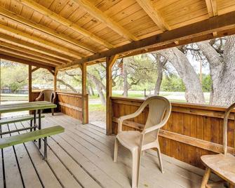 Cabana Luna Cabin with Deck, Swing and Fire Pit! - Rio Frio - Patio