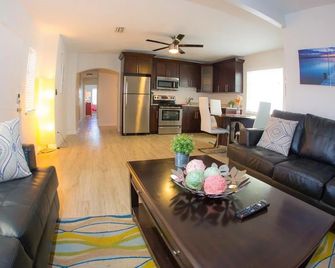 Park Shore Suites Of Madeira Beach! Pet - Madeira Beach - Obývací pokoj