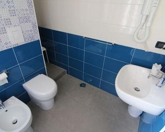 '7 Sorelle B&b' Camere In Pieno Centro Città Con Bagno Privato, Free High Speed Wi-Fi, Netflix - Cosenza - Bad