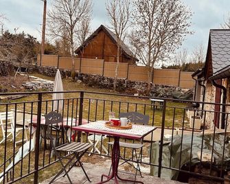 La Grange aux rougequeues Gîte 2 - La Malène - Patio