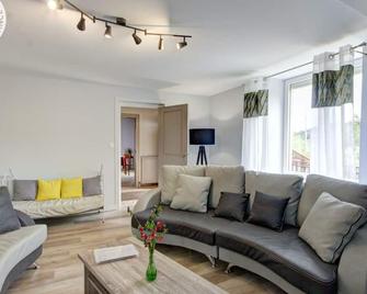 Gite Saint-Didier-sur-Rochefort, 6 bedrooms, 12 persons - Saint-Didier-sur-Rochefort - Sala de estar