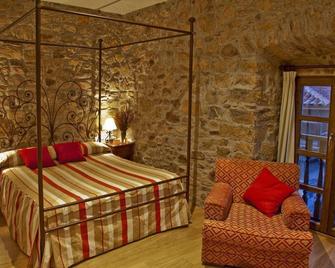 Hotel Casona Cuervo - San Tirso - Bedroom