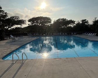 3 Bed 3 Bath Condo in Atlantic Beach, NC. Ocean Access and Olympic-size pool. - Atlantic Beach - Pool