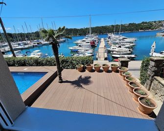 Villa Gaj - Omisalj - Balcón