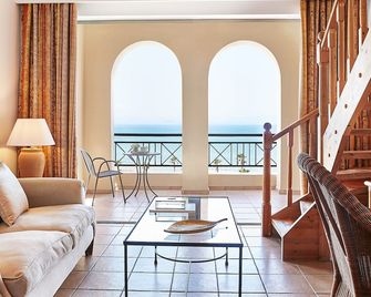Grecotel Luxme Oasis At Riviera Olympia & Aqua Park - Kyllini - Wohnzimmer
