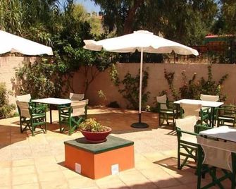 Sunrise Hotel - Agia Ermioni - Innenhof