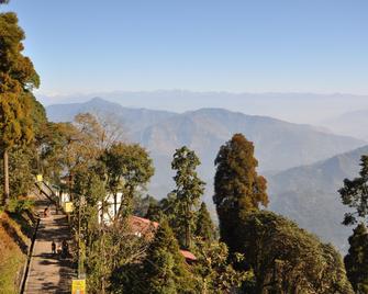 Windamere Hotel - A Colonial Heritage - Darjeeling - Bedroom