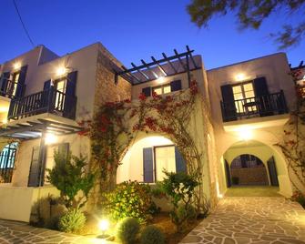 Paros Inn - Parikia - Building