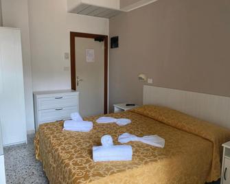Hotel Modenese - Riccione - Camera da letto