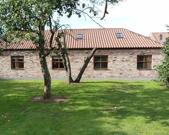 Barley Edge, Beautiful Barn Conversion, Sleeps 10, Grounds overlook Hornsea Mere - Hornsea - Edificio