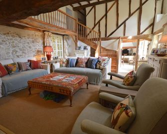 Classic, fully renovated Gers farmhouse (c.1790) in a secluded, peaceful valley - Castillon-Massas - Sala de estar