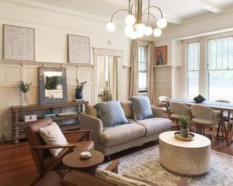 Walk to downtown - 1/1 Studio - Gainesville - Living room