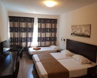 Restal Hotel - Tiberias - Bedroom