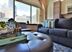 Corporate Suites Butler Brothers Dallas - Dallas - Living room