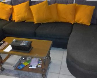 Rapid Creek (Darwin Nt): Your Home Away From Home! - Darwin - Living room