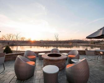 TownePlace Suites by Marriott Chicago Schaumburg - Schaumburg - Patio