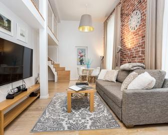 Angleterre Apartments - Tallinn - Living room