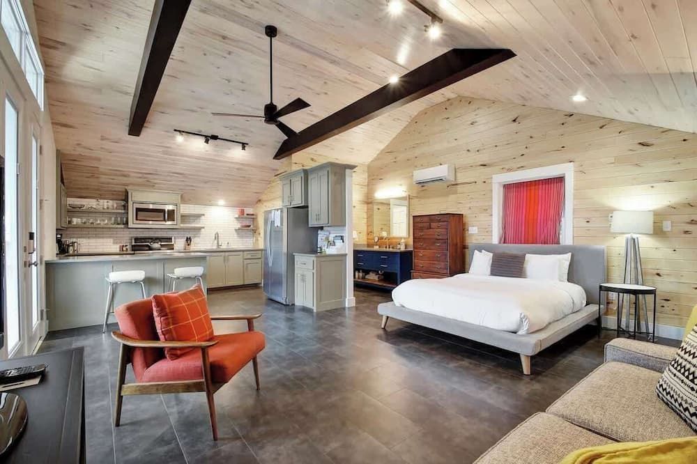 The Soco Studio | Chic Stay w/ Balcony - أوستن - غرفة نوم