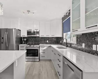 5 bedroom, Family Friendly! Open Concept, Modern Home in Three Hills - Three Hills