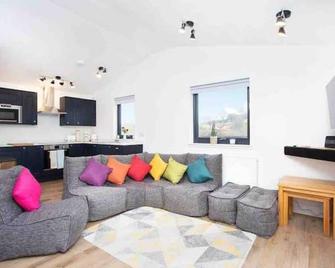 Shiphorns luxury cabin with a hot tub - Eddleston - Phòng khách