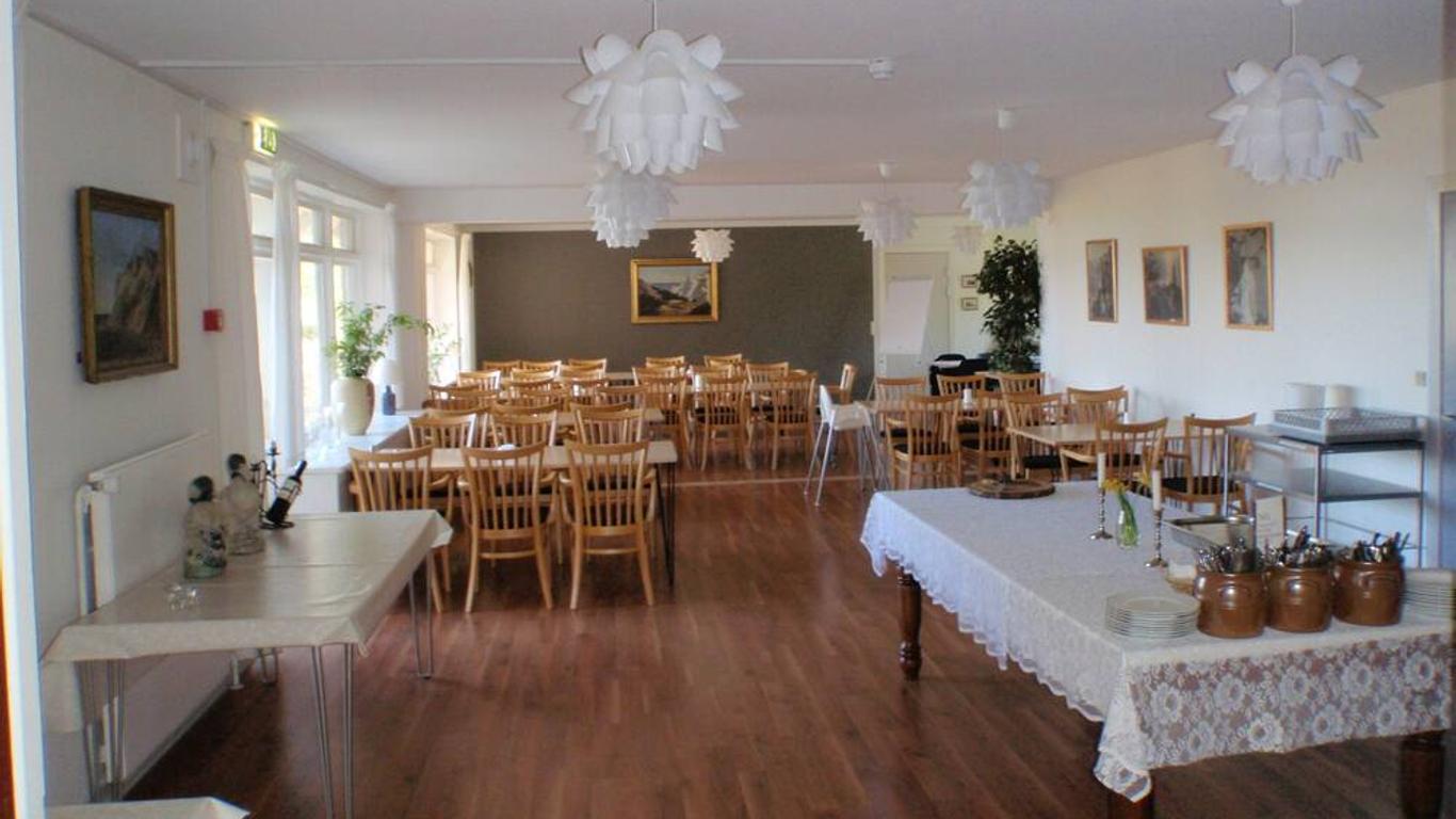 مون هوستل آند فاندريجيم