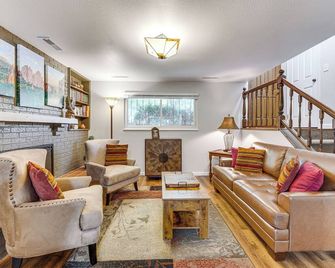 Hillside Place with Mountain Views about 8 Mi to Dtwn! - Colorado Springs