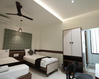 M R Residency Belagavi - Belgaum - Schlafzimmer