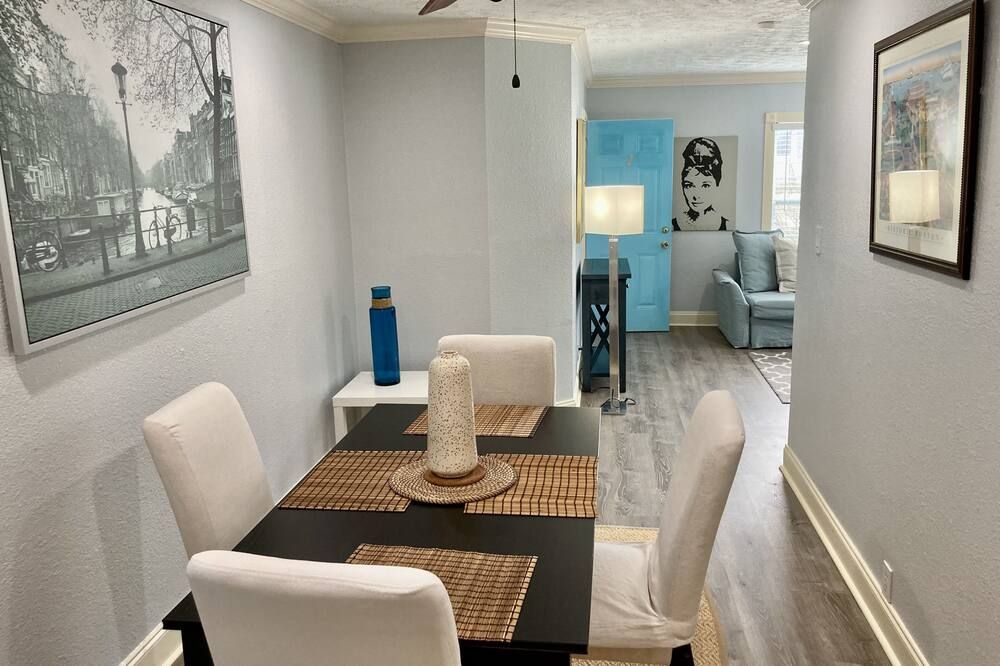 Montrose Hist Dist - CharmAzure 2 Br/1Ba w W/D apt - יוסטון - חדר אוכל