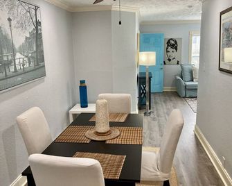 Montrose Hist Dist - CharmAzure 2 Br/1Ba w W/D apt - יוסטון - חדר אוכל