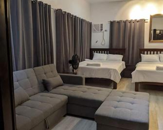 Beachfront Villa at Crystal Cove - Sipalay - Habitación