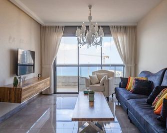 Luxury Mini Penthouse Sea View Best Loc - Bat Yam - Living room