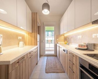 Charming 2-bedroom apartment with WiFi, AC in picturesque Corfu - 派拉馬 - 廚房