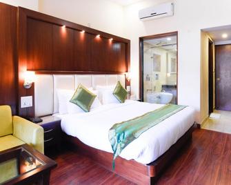 Hotel Nand Residency Mallroad - מוסורי - חדר שינה