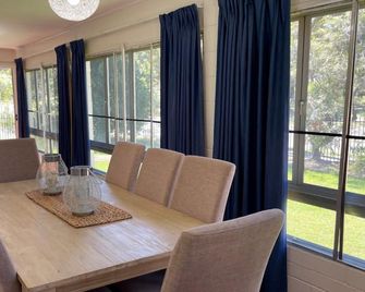 Pet Friendly Home Walking Distance to Su - Woorim - Sala pranzo