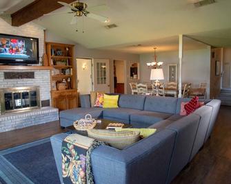 Water Front - Steps Door To Water Play - Lake Home - Amazing Lake View - Pottsboro - Living room