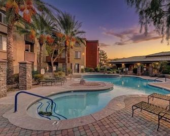 Contemporary 1 bed/bath luxury apt near the strip - Spring Valley - Piscina