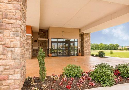 Comfort Suites Bossier City Shreveport East 94 1 5 5 Bossier City Hotel Deals Reviews Kayak
