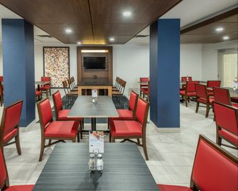 Holiday Inn Express & Suites Medicine Hat Transcanada Hwy 1 By IHG - Medicine Hat - Restaurant