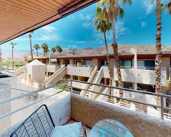 Kitschy Rich Palm Springs Permit #60096 - Palm Springs - Balcony