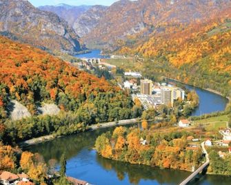 Charming 2-bedroom apartment with AC, WiFi in adorable Călimănești - Calimanesti Caciulata - Cảnh ngoài trời