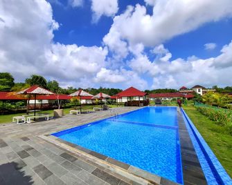 Kawal River Agro Resort - Telukbakau - Bazén