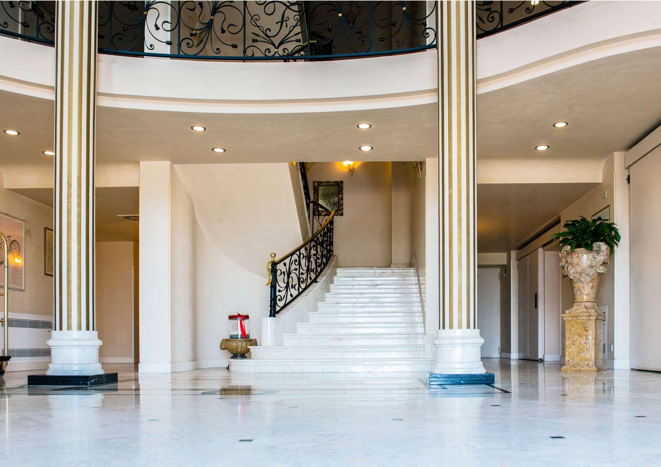 Phi Hotel Astoria - Susegana - Aufgang