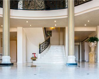Phi Hotel Astoria - Susegana - Escaleras