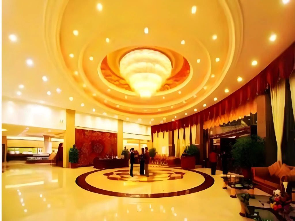 Yijian Holiday Hotel