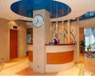 Apri Hotel Perm - Perm - Front desk