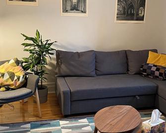 10 Min. Downtown Montreal - Montreal - Living room