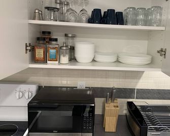 Luxury 2 Bedroom House - Richmond Hill - Kitchen