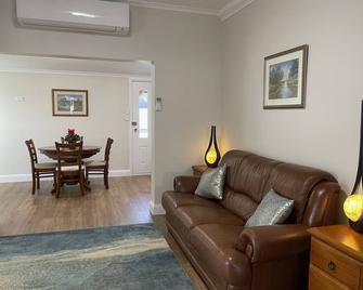 Mimosa Cottage - Glen Innes - Sala de estar
