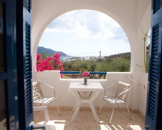Vardes Hotel Studios - Karpathos - Balcón